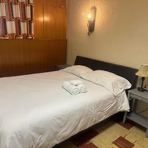 Cozy Guest Close To Downtown Sights & Subway Station , Vancouver Canada